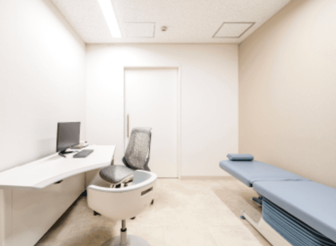 Shibuya Lily Dermatology Clinic exam room